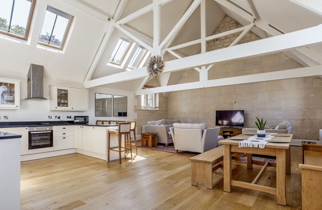Modern apartment in the listed building in the heart of Painswick.
