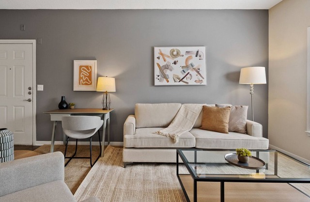 Modern Apartment in Prime Location (ID8439X05)