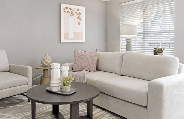 Modern Apartment in Prime Location (ID8172X38)