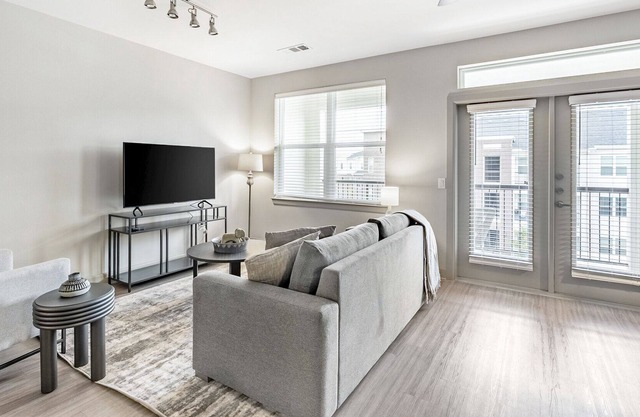 Modern Apartment in Prime Location (ID7956X19)