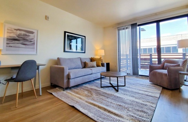 Modern Apartment in Prime Location (ID2997X48)