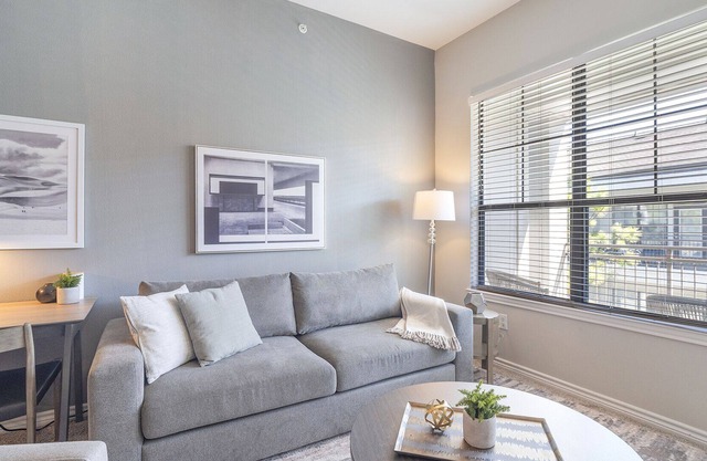 Modern Apartment in Prime Location (ID7038X20)
