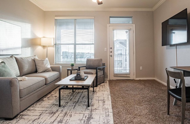 Modern Apartment in Prime Location (ID6174X85)