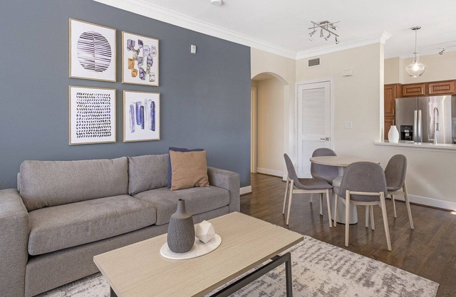 Modern Apartment in Prime Location (ID2680X65)