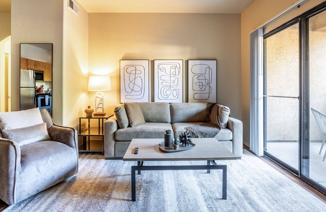 Modern Apartment in Prime Location (ID7763X83)