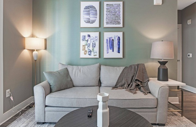 Modern Apartment in Prime Location (ID1166X331)