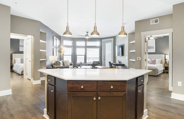 Modern Apartment in Prime Location (ID8652X4)