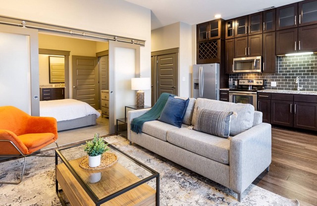 Modern Apartment in Prime Location (ID3132)