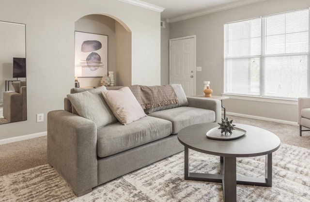 Modern Apartment in Prime Location (ID8591X28)
