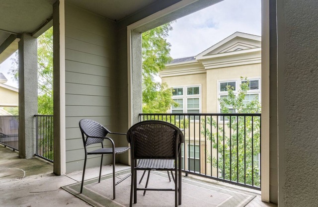 Modern Apartment in Prime Location (ID5081X7)