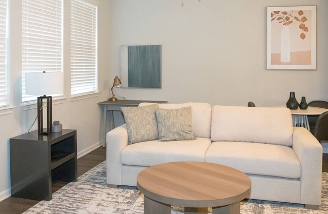 Modern Apartment in Prime Location (ID7213X57)