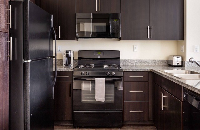 Modern Apartment in Prime Location (ID6986X77)