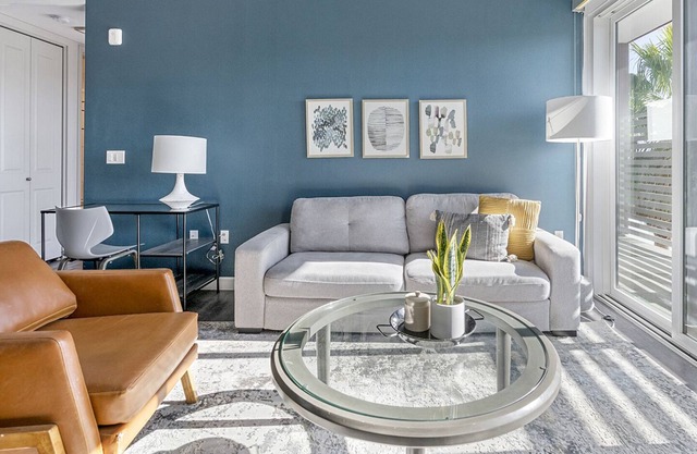 Modern Apartment in Prime Location (ID3722)