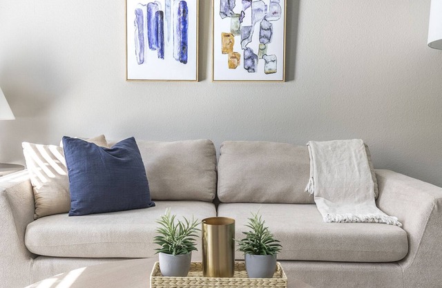 Modern Apartment in Prime Location (ID8966X34)