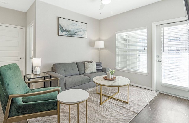 Modern Apartment in Prime Location (ID7292)