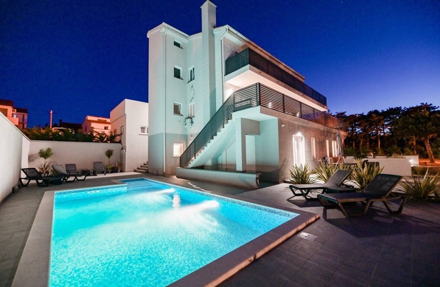 Modern apartment Lacrima 1 in villa with a pool on Krk