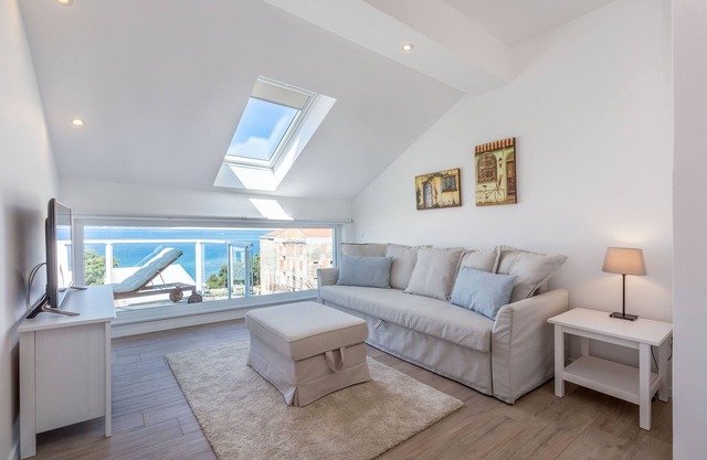 Modern apartment near sandy beach with SAT/TV, WIFI