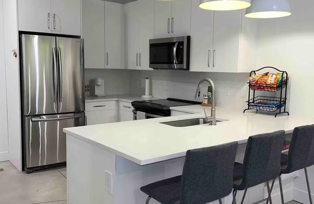 Modern Apartment Near Downtown Denver