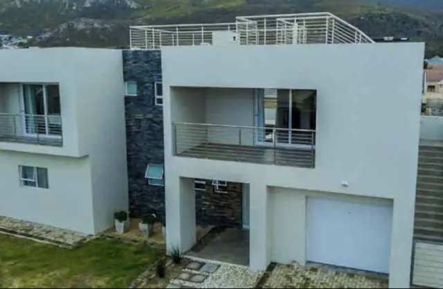 Modern apartment near the beach