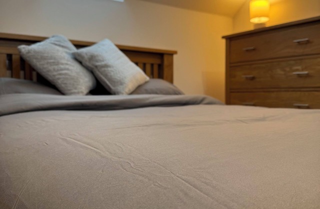 Modern Apartment. Peaceful & Secure, Private Parking, Beautiful Surroundings