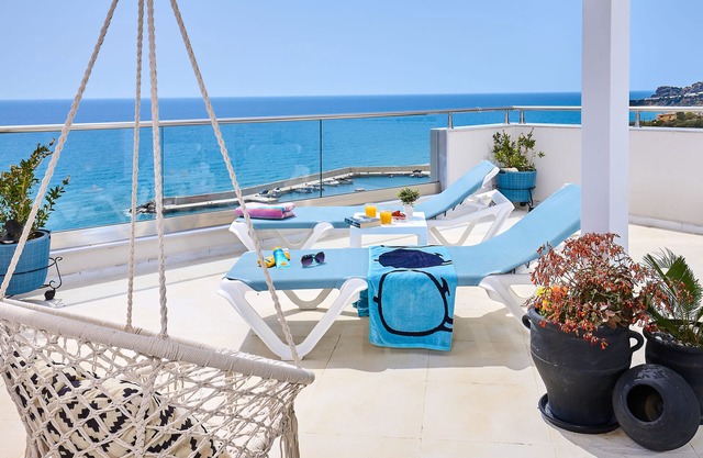 Modern Apartment, sunny, with a unique view of the Cretan sea!