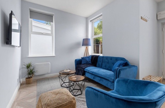 Modern Apartment Twin Room | Free Parking |Suite 3