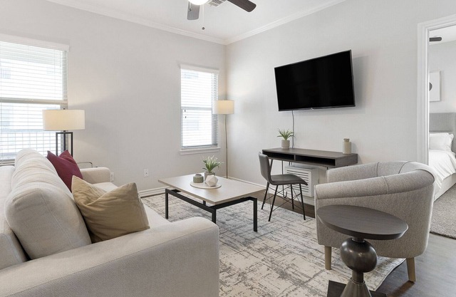 Modern Apartment in Prime Location (ID1215X107)