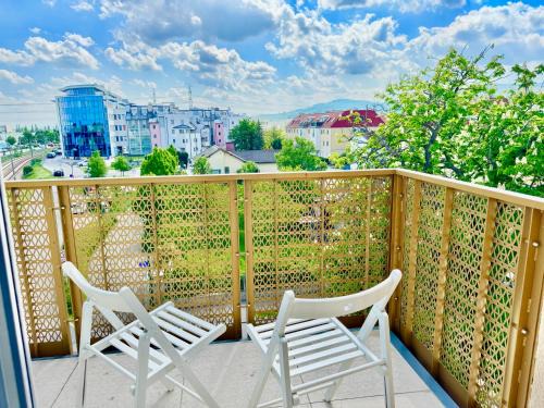 Modern Apartment with Balcony near SCS