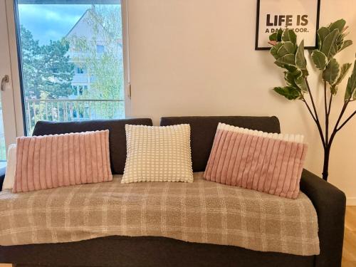 Modern Apartment with Terrace Patio near SCS