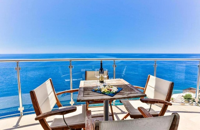 Modern apartment with sea view in Dobra Voda, 95 m², Pool