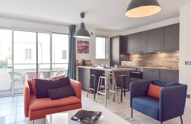 Modern apartment with swimming pool