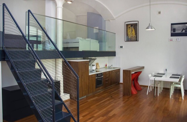Modern apartment with terrace and air conditioning
