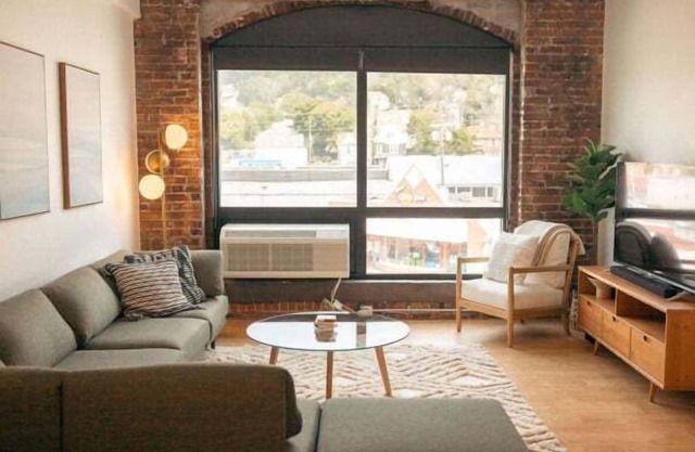 Modern Apt w/Gym, Elevator, Coffee Shop | 322