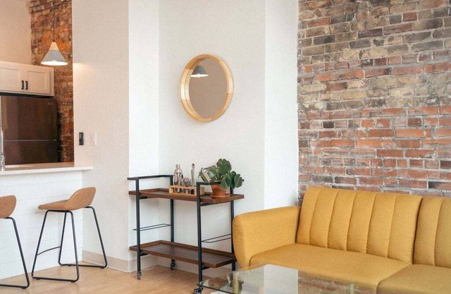 Modern Apt w/Gym, Elevator, Coffee Shop | 225
