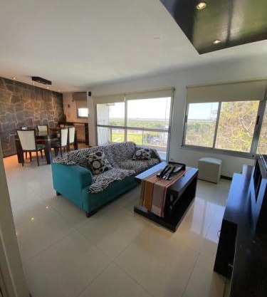 Moderno piso con vista al río en zona residencial