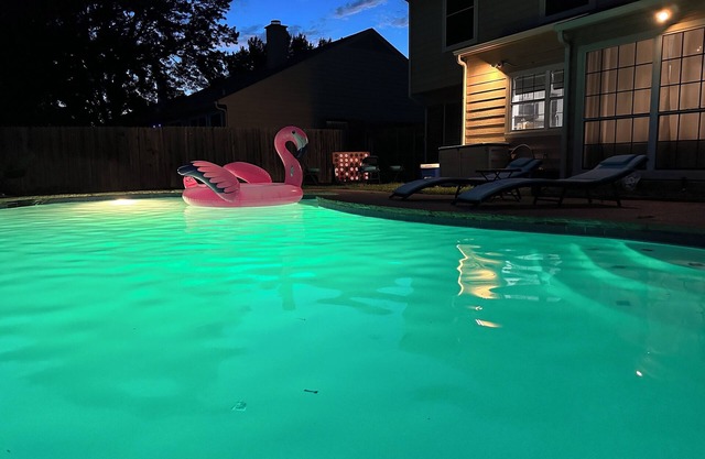Modern Arlington Pool House