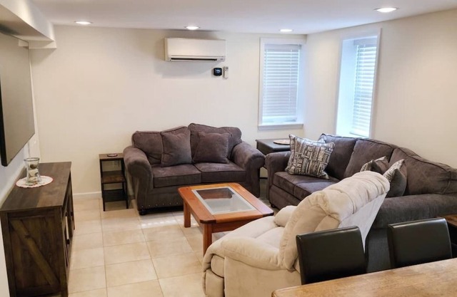 Modern, Beautiful & Warm Apartment Unit with Beach Passes!!!