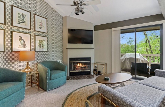 Modern Birdhouse Condo at Abbey Springs w/Golf Cart* |Private Beach |Indoor/Outdoor Pool |Clubhouse