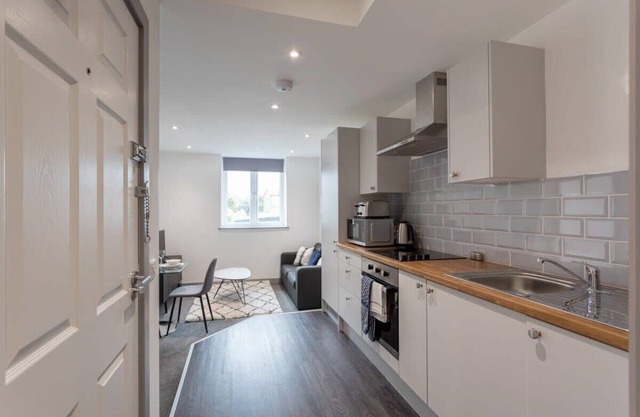 Modern & Bright 1 Bed Apartment, Leeds