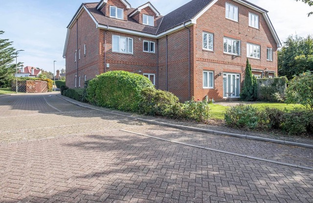 Modern Bright Spacious 2 bed Barnet Apt