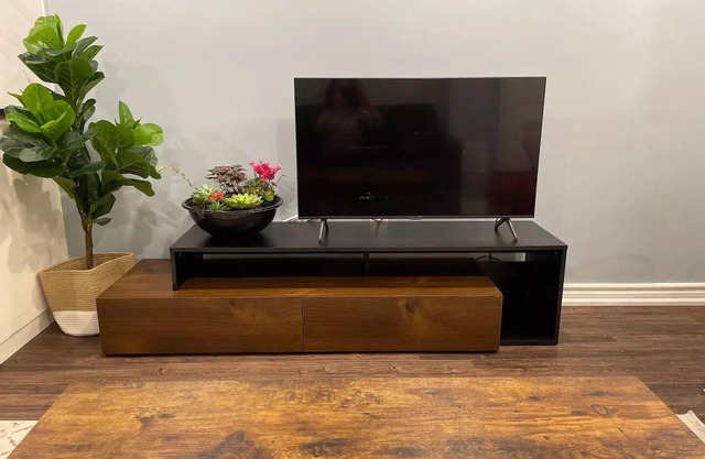 Modern bsmt apmt | King & sofa bed | Free parkingn