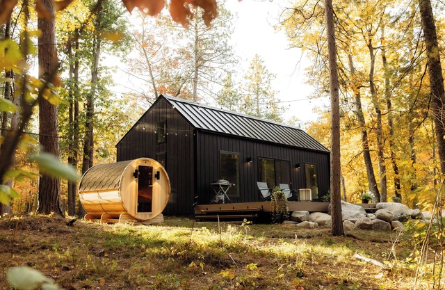 Modern Cabin in Forrest with Cedar Barrel Sauna