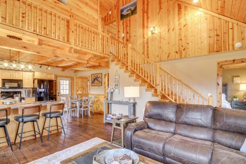 Modern Cabin with Grill Near Golf and Bass Fishing!