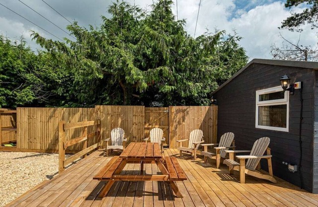 Modern cabins with gorgeous lounge & sunny deck sleeps 18