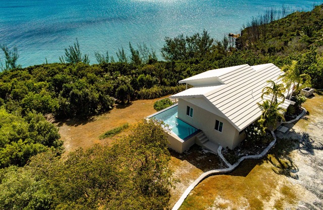 Modern Caribbean-Front Home w Large pool in TOP Location-Snorkel-Cave-SUP-Kayak