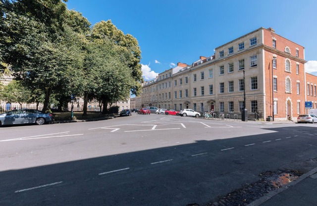 Modern & Central 2BD Flat - Broadmead