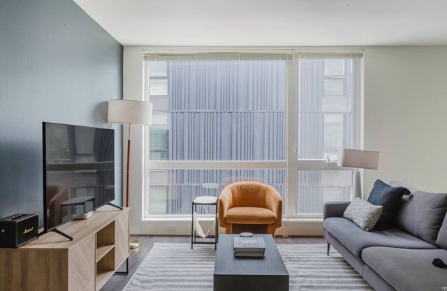 Modern Central District 1BR w/Gym, W/D, Yoga & Theater, by Blueground
