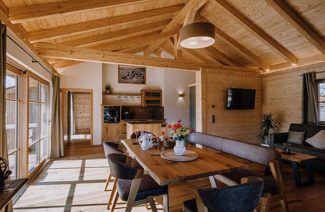 Modern chalet with whirlpool