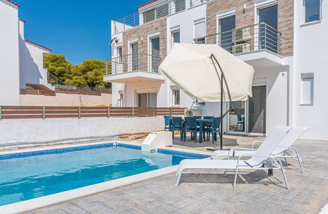 Modern, Cheerful & Dream Catching Villa in Corinth