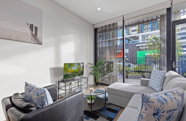 Modern City-Fringe Townhouse